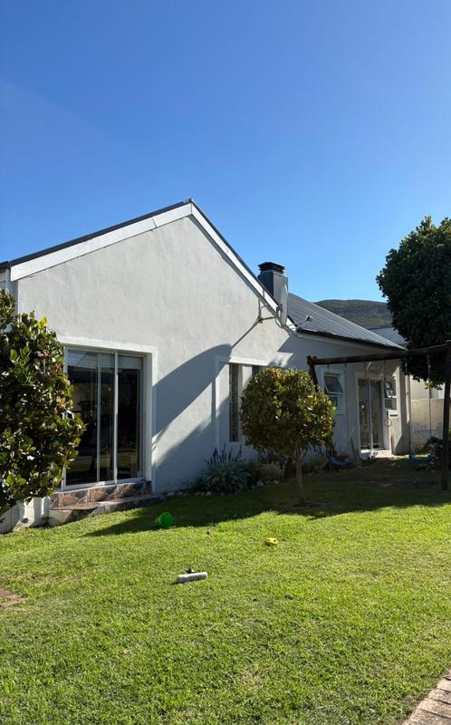 3 Bedroom Property for Sale in Sandbaai Western Cape